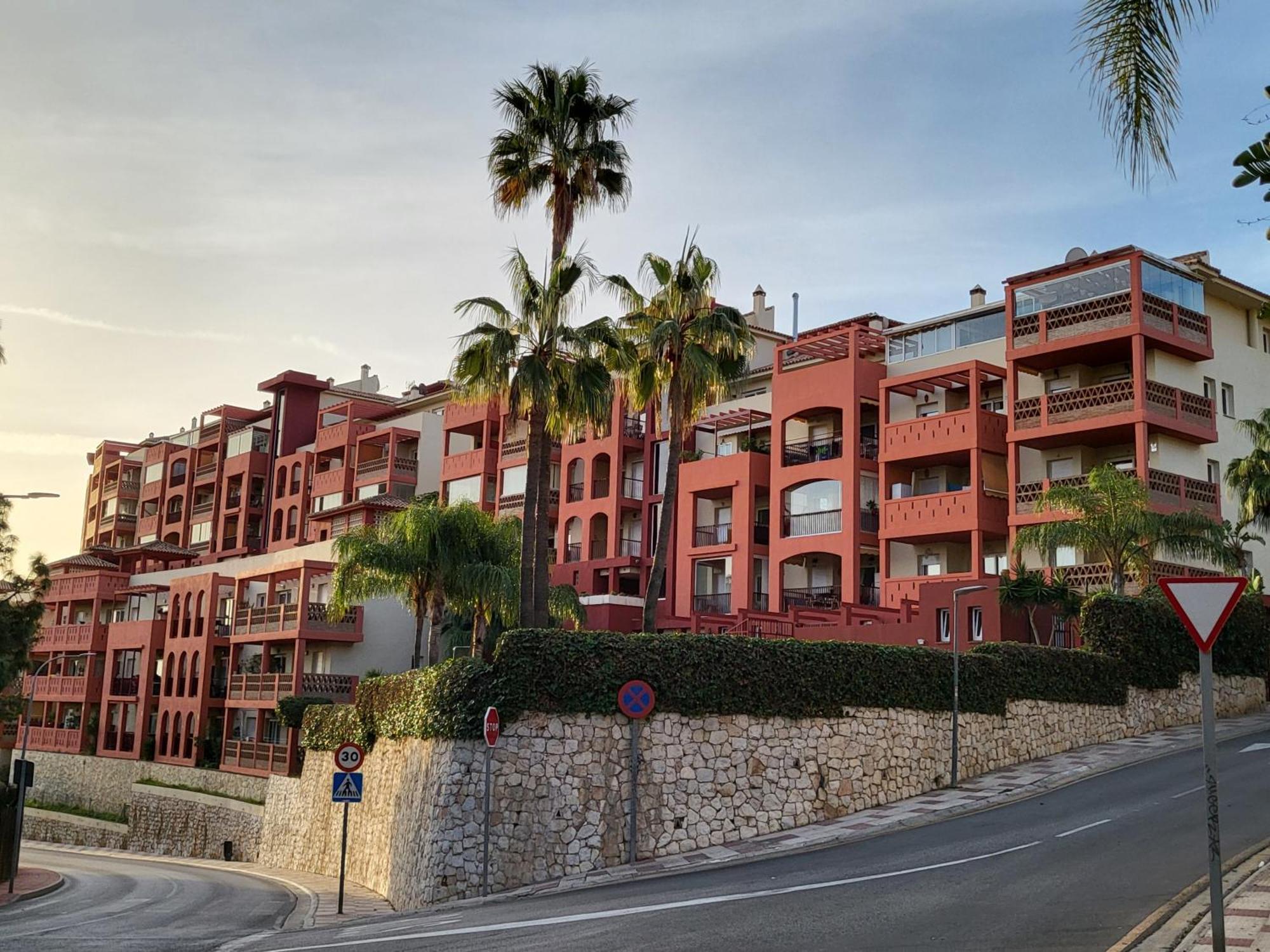 Golf - Casa En Golf Torrequebrada, 2 Dormitorios, Parking, Piscina, Playa A 800 Metros * Benalmadena