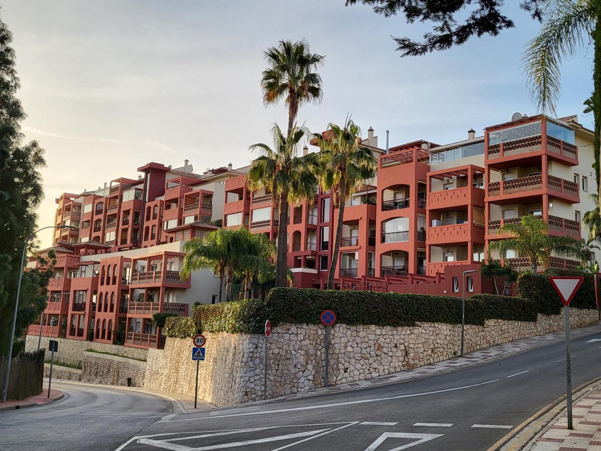 Golf - Casa En Golf Torrequebrada, 2 Dormitorios, Parking, Piscina, Playa A 800 Metros Apartment